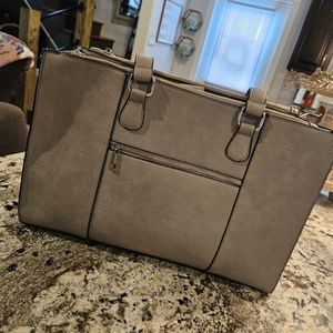 New only used once purse. Paid over $60! Great condition!